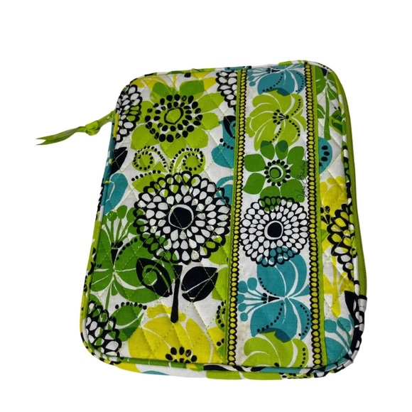 Vera Bradley quilted “Limes Up” retired pattern 2 side zip 8.5x10.5” iPad cover - Picture 3 of 7